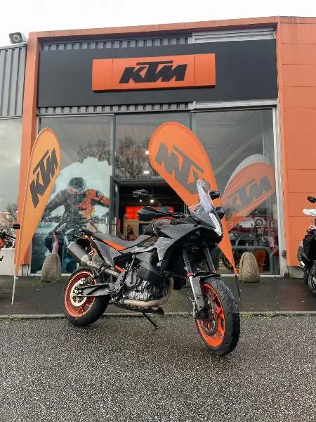 890 SMT