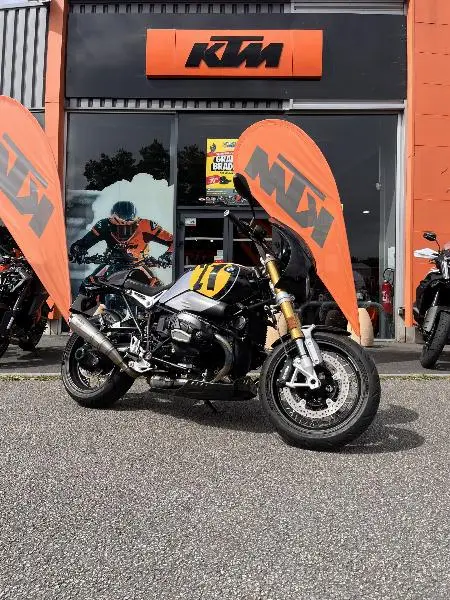 R NineT