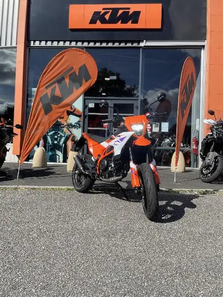 390 SMC R