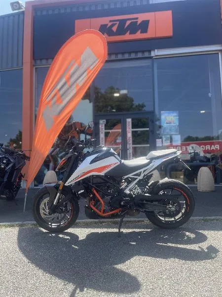 390 DUKE