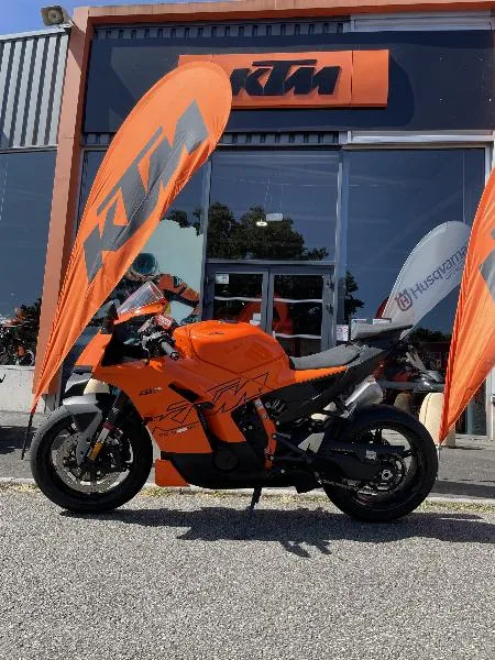 RC 990 R