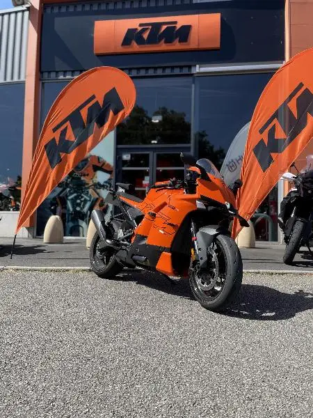 RC 990 R