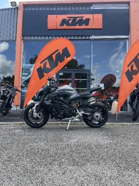 BRUTALE 1000 RS