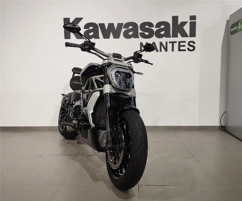 X Diavel 2016
