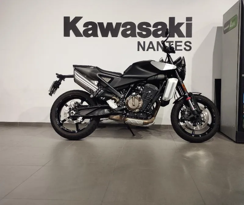 HUSQVARNA 801 SVARTPILEN
