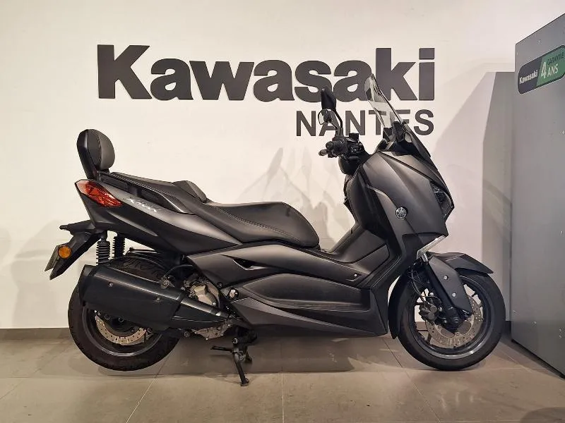 XMAX 300
