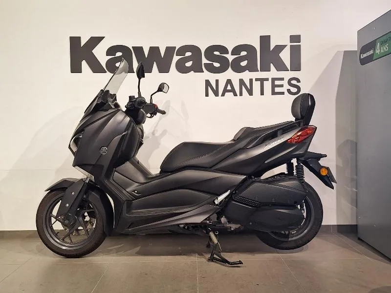XMAX 300