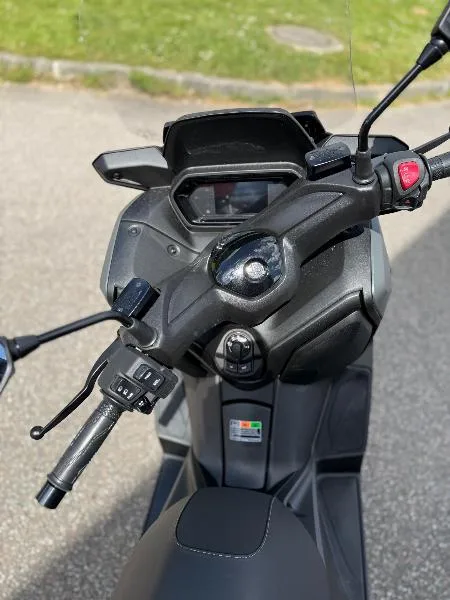 XMAX 300