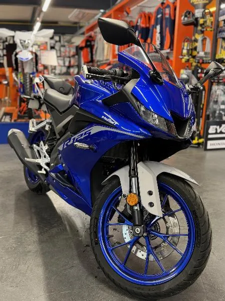 R 125