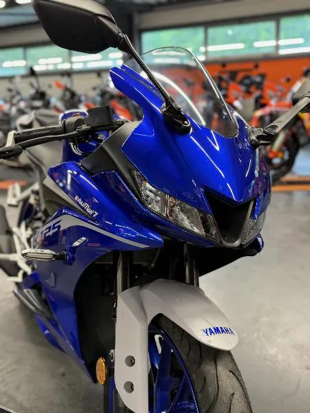 R 125