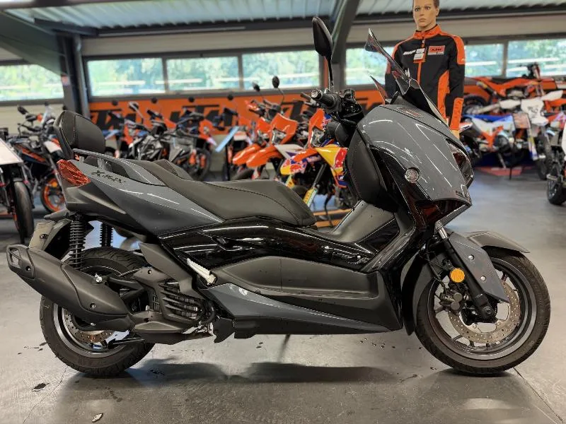 XMAX 125 TECH MAX