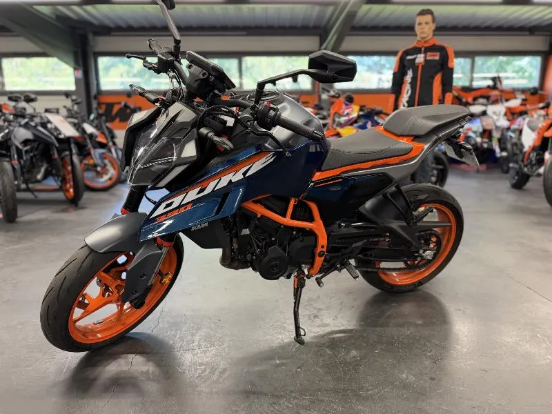 390 DUKE