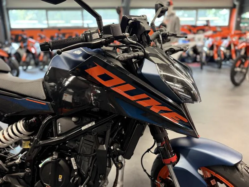 125 DUKE ABS