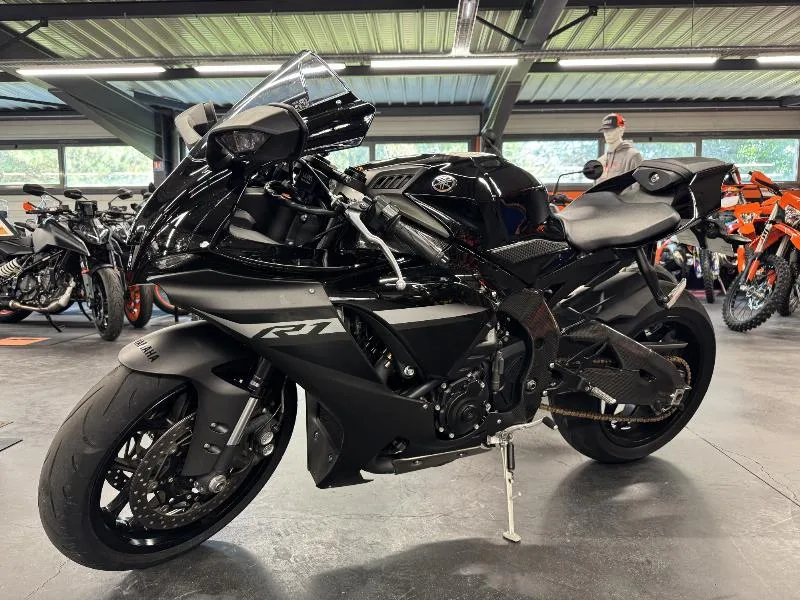 YZF 1000 R1