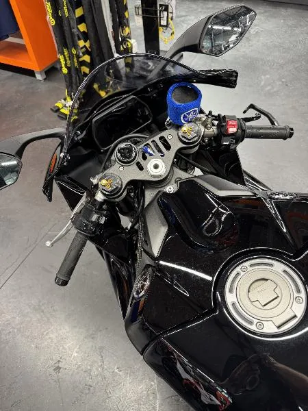 YZF 1000 R1