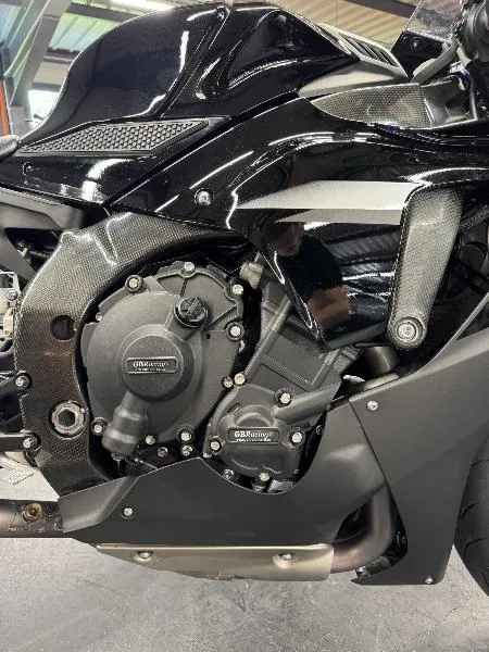 YZF 1000 R1