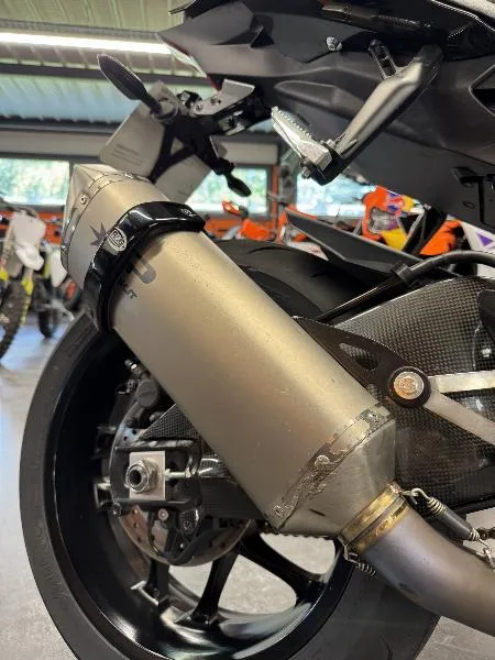 YZF 1000 R1