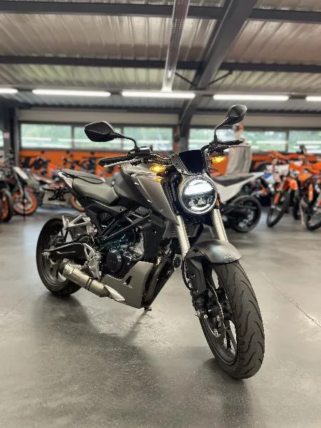 CB 125  R