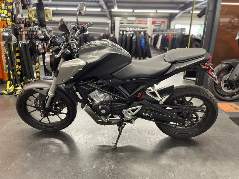 CB 125  R