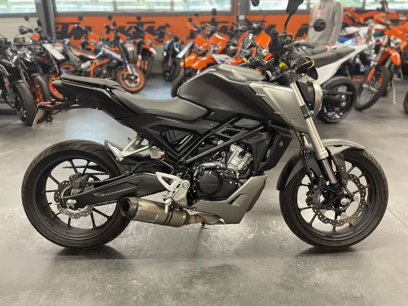 CB 125  R