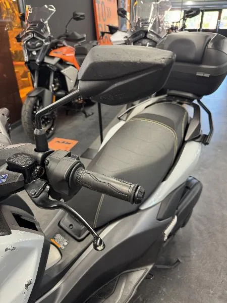 NMAX 125 TECH MAX