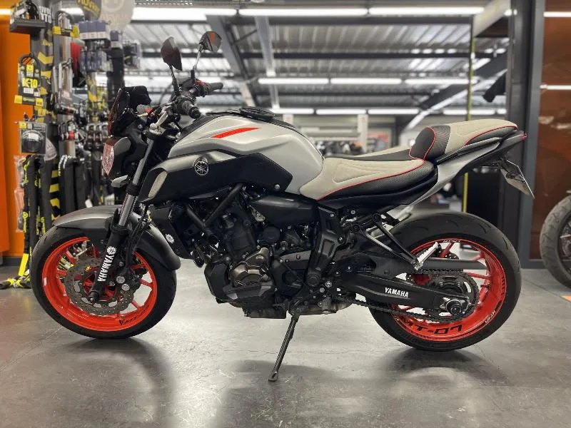 MT07