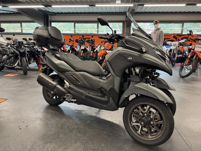 TRICITY 300