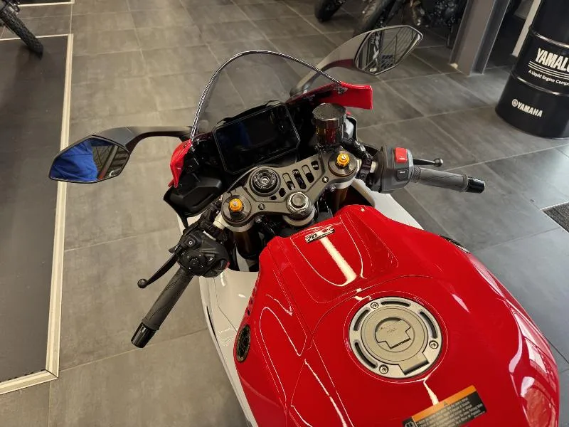 YZFR7