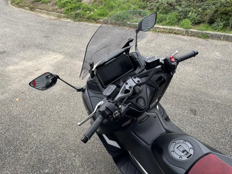 XP TMAX 560