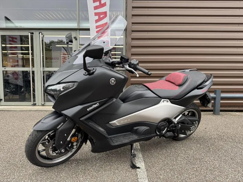 XP TMAX 560