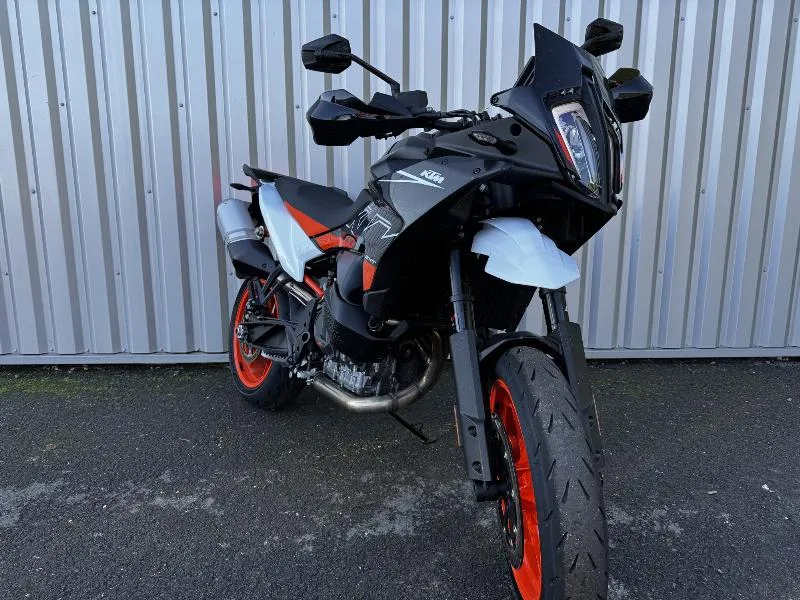 890 SMT