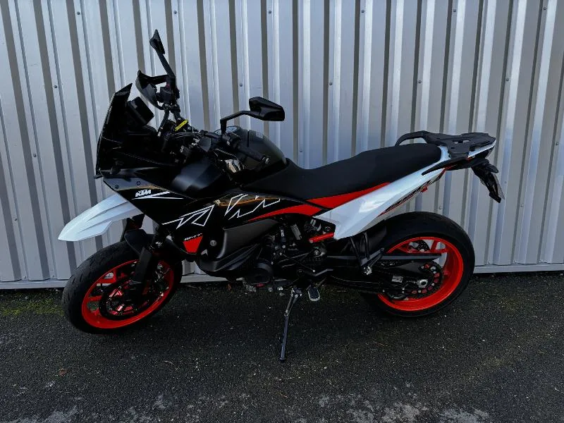 890 SMT