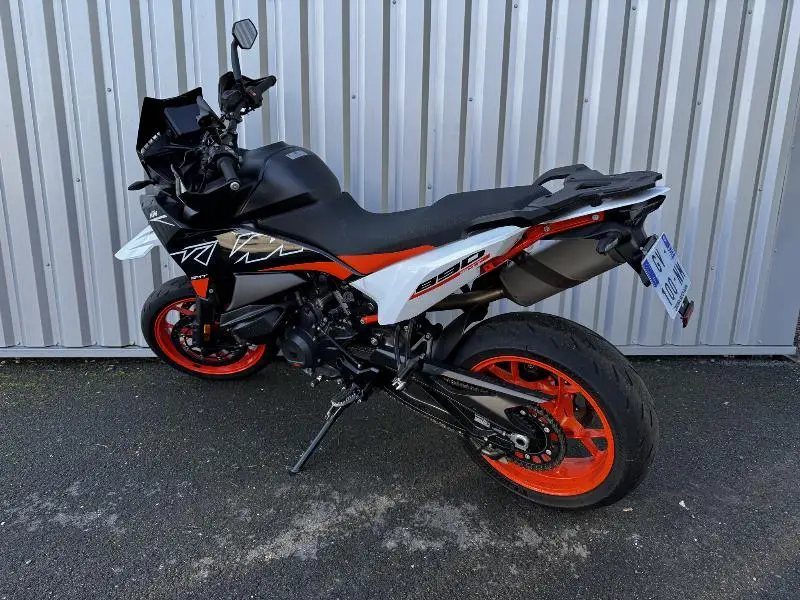890 SMT