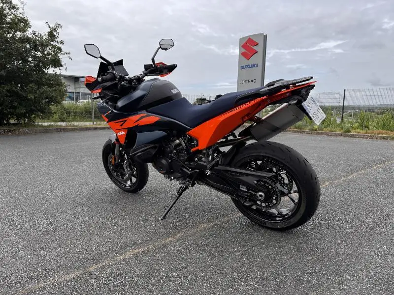 890 SMT