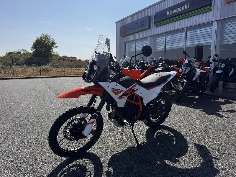 390 ADVENTURE