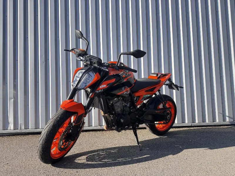 890 DUKE GP