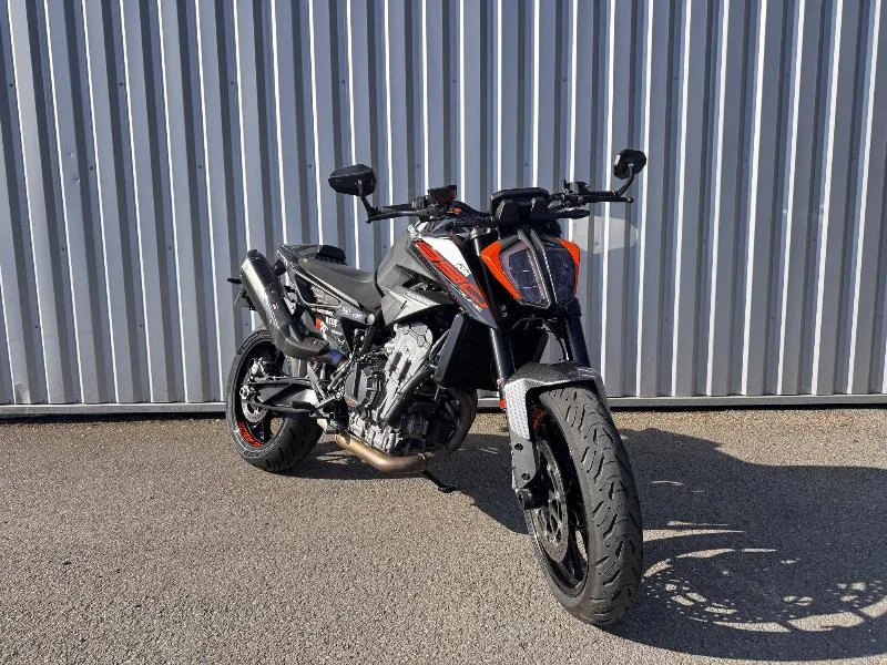 890 DUKE L