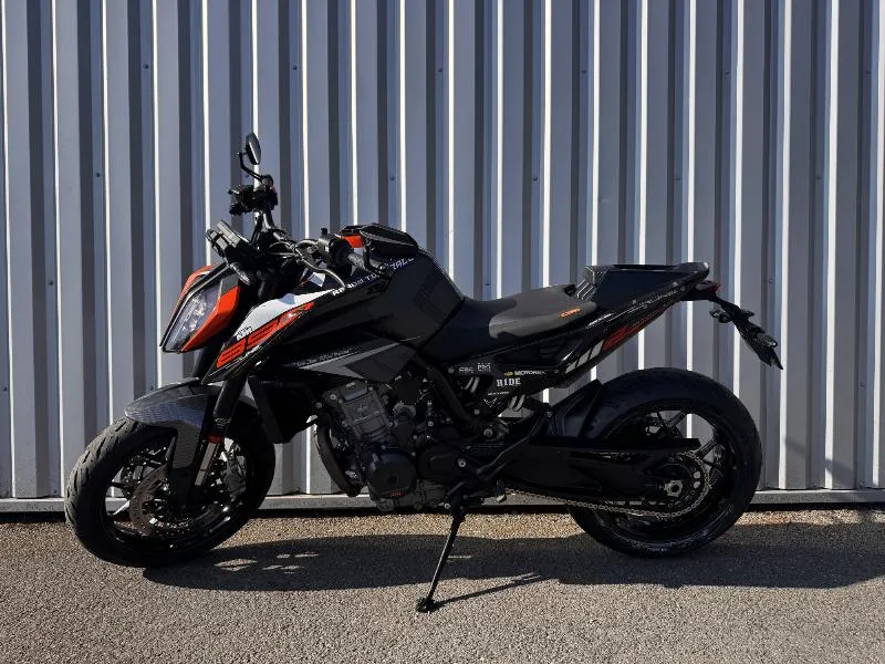 890 DUKE L