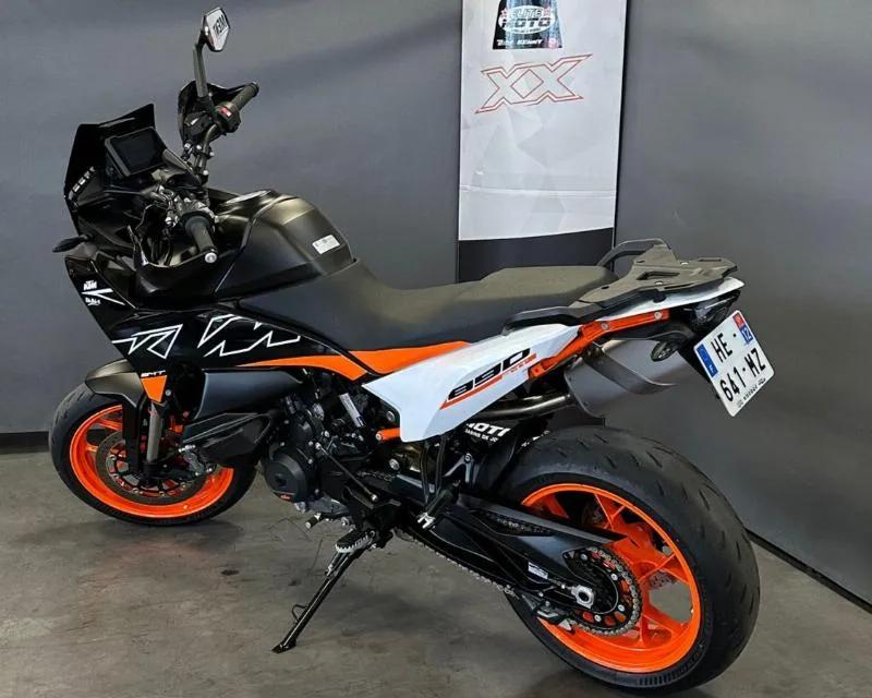 890 SMT