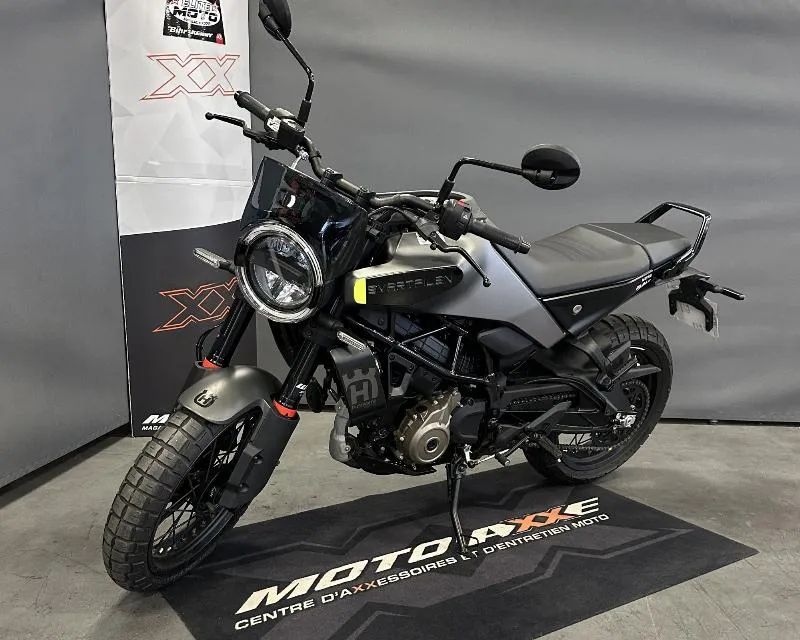 SVARTPILEN 125 ABS