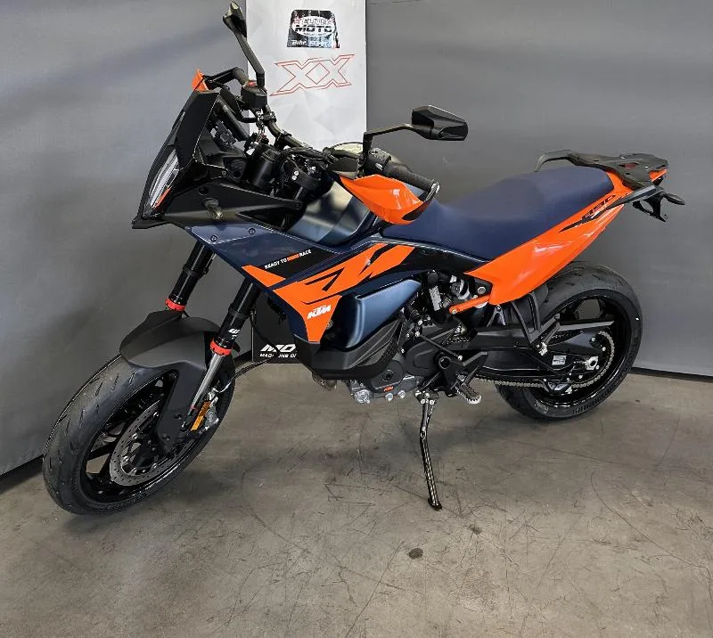 890 SMT