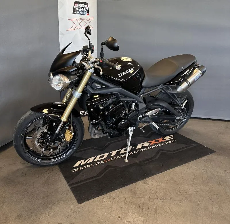 STREET TRIPLE 675