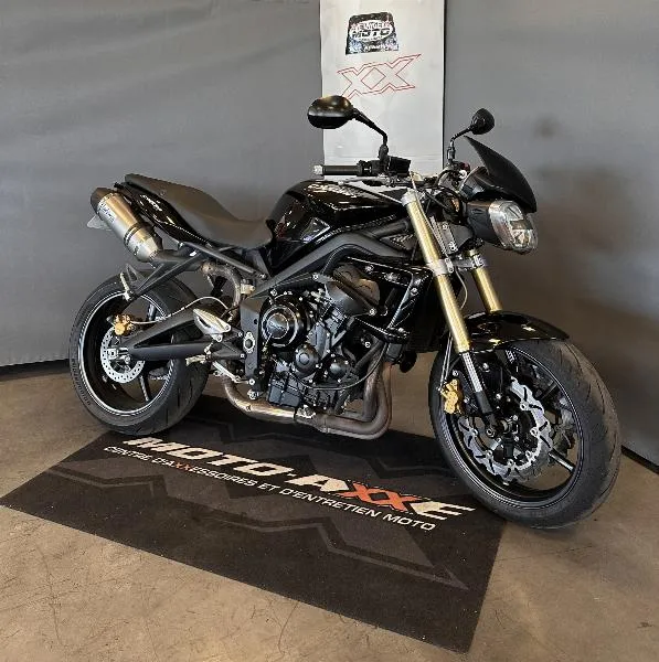 STREET TRIPLE 675