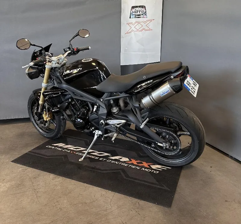 STREET TRIPLE 675