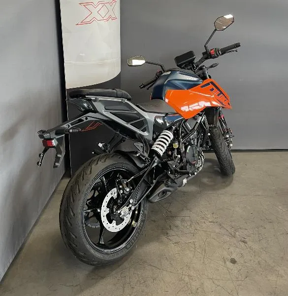 125 DUKE
