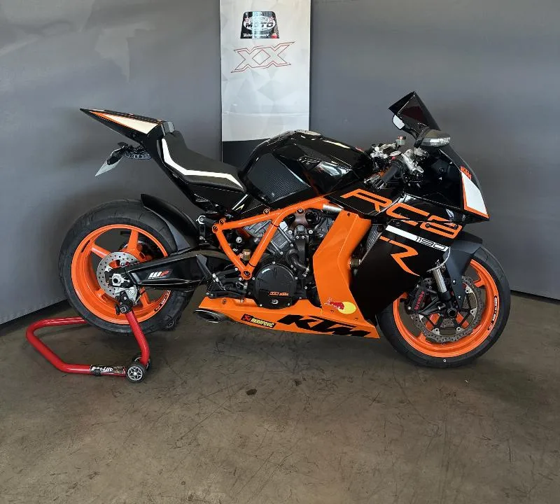RC8 R