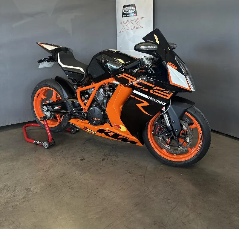RC8 R