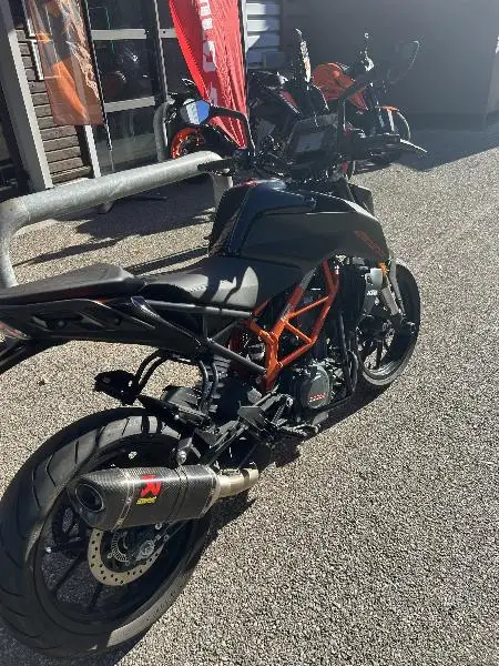 390 DUKE