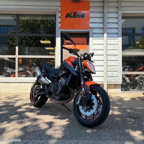 890 DUKE