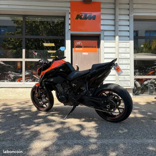 890 DUKE